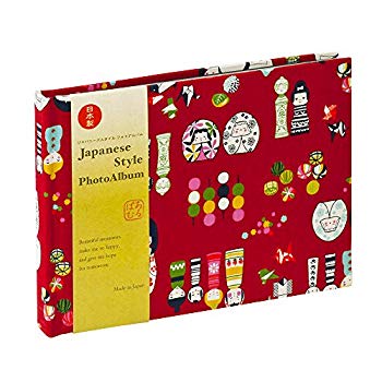 【商品名】ナカバヤシ ブック式フリーアルバム B6 KG判 16枚収納 アカコケシ アH-B6B-141-5【メーカー名】ナカバヤシ【メーカー型番】アH-B6B-141-5【ブランド名】ナカバヤシ【商品説明】ナカバヤシ ブック式フリーアルバム B6 KG判 16枚収納 アカコケシ アH-B6B-141-5本体寸法:タテ134×ヨコ190×背巾15mm本体重量:260g布地表紙台紙:B6サイズ・100年台紙(ブラック)8枚貼付有効サイズ:タテ115×ヨコ155mm当店では初期不良に限り、商品到着から7日間は返品を 受付けております。・通常3日〜5日でお届けできます。万が一、品切れの場合は2週間程度でお届け致します。ご注文からお届けまで1、ご注文⇒ご注文は24時間受け付けております。2、注文確認⇒ご注文後、当店から注文確認メールを送信します。3、在庫確認⇒国内在庫：3〜5日程度でお届け。　海外在庫：2週間程度でお届け。　※在庫切れの場合はご連絡させて頂きます。4、入金確認⇒前払い決済をご選択の場合、ご入金確認後、配送手配を致します。5、出荷⇒配送準備が整い次第、出荷致します。配送業者、追跡番号等の詳細をメール送信致します。6、到着⇒出荷後、1〜3日後に商品が到着します。　※離島、北海道、九州、沖縄は遅れる場合がございます。予めご了承下さい。