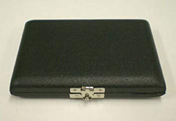 (中古品)オーボエ用リードケース　5本入(パチン式)　OB5【Tokyo Music Supply】【メーカー名】Tokyo Music Supply【メーカー型番】【ブランド名】Tokyo Music Supply【商品説明】オーボエ用リードケース　5本入(パチン式)　OB5【Tokyo Music Supply】留め具：パチン式オーボエ用　5本入・黒サイズ：縦7.3cm×横10.3cm、厚み約1.8cm当店では初期不良に限り、商品到着から7日間は返品を 受付けております。品切れの場合は2週間程度でお届け致します。ご注文からお届けまで1、ご注文⇒24時間受け付けております。2、注文確認⇒当店から注文確認メールを送信します。3、在庫確認⇒中古品は受注後に、再メンテナンス、梱包しますので　お届けまで3日〜10日程度とお考え下さい。4、入金確認⇒前払い決済をご選択の場合、ご入金確認後、配送手配を致します。5、出荷⇒配送準備が整い次第、出荷致します。配送業者、追跡番号等の詳細をメール送信致します。6、到着⇒出荷後、1〜3日後に商品が到着します。当店はリサイクル専門店につき一般のお客様から買取しました中古扱い品です。