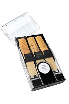 (中古品)バンドーレン ハイグロリードケース E♭、B♭クラリネット~ソプラノ、アルトサクソフォン用 (HRC10)【メーカー名】VANDOREN【メーカー型番】HRC10【ブランド名】VANDOREN【商品説明】バンドーレン ハイグロリードケース E♭、B♭クラリネット~ソプラノ、アルトサクソフォン用 (HRC10)常に湿度を保ちながら換気も可能な新しいリードケースの登場です。ケース内にあるスポンジに含まれているが少しずつ蒸発しながらケース内のリードを湿らせ、リードの変形を防ぎます。同時に外側の換気口が余分な水分を外に逃がし、ケース内の余分な湿気の蓄積を防ぎます。装着されている湿度測定ディスクにより色によって湿度を視認でき、ケース内の湿度が低すぎる(40%未満)際には、スポンジを湿らせる事でコントロールできます。分解も容易で掃除も手軽にできるので、お気に入りのリードが常に清潔かつベストコンディションで持ち運び可能です。当店では初期不良に限り、商品到着から7日間は返品を 受付けております。品切れの場合は2週間程度でお届け致します。ご注文からお届けまで1、ご注文⇒24時間受け付けております。2、注文確認⇒当店から注文確認メールを送信します。3、在庫確認⇒中古品は受注後に、再メンテナンス、梱包しますので　お届けまで3日〜10日程度とお考え下さい。4、入金確認⇒前払い決済をご選択の場合、ご入金確認後、配送手配を致します。5、出荷⇒配送準備が整い次第、出荷致します。配送業者、追跡番号等の詳細をメール送信致します。6、到着⇒出荷後、1〜3日後に商品が到着します。当店はリサイクル専門店につき一般のお客様から買取しました中古扱い品です。