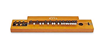 【状態　非常に良い】(中古品)SUZUKI スズキ 大正琴 あすなろ TAS-12【メーカー名】SUZUKI(スズキ)【メーカー型番】TAS-12【ブランド名】SUZUKI(スズキ)【商品説明】SUZUKI スズキ 大正琴 あすなろ TAS-12あすなろは、極限までシンプルに設計され、リーズナブルな価格を実現した大正琴。大正琴を始めてみようかなと考えている方が手に取りやすいモデルです。シンプルな設計ながらも音色の良さや演奏性の良さは損なわず、また安定したきれいな音のために重要なフレット線とレバーの位置関係は、音別に最適な間隔に設計されています。そのため鍵盤ボタンを押さえる強弱に敏感に反応。表現力豊かな演奏ができます。重量は、スズキ大正琴の中で最軽量(本体重量1.36?)。付属のソフトケースを使えば自室から教室や演奏会場までの移動もラクラク持ち運べます。伝統と新たな技術が織り込まれた大正琴を生み出してきた老舗スズキによる、素朴で親しみやすい「あすなろ」で大正琴の演奏を楽しんでください。当店では初期不良に限り、商品到着から7日間は返品を 受付けております。品切れの場合は2週間程度でお届け致します。ご注文からお届けまで1、ご注文⇒24時間受け付けております。2、注文確認⇒当店から注文確認メールを送信します。3、在庫確認⇒中古品は受注後に、再メンテナンス、梱包しますので　お届けまで3日〜10日程度とお考え下さい。4、入金確認⇒前払い決済をご選択の場合、ご入金確認後、配送手配を致します。5、出荷⇒配送準備が整い次第、出荷致します。配送業者、追跡番号等の詳細をメール送信致します。6、到着⇒出荷後、1〜3日後に商品が到着します。当店はリサイクル専門店につき一般のお客様から買取しました中古扱い品です。ご来店ありがとうございます。