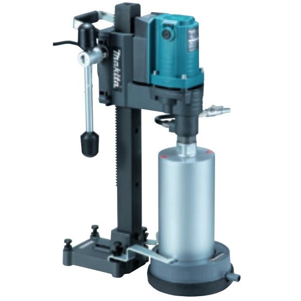 商品情報 マキタ makita ダイヤコアドリル DM122 ■特長 ・穿孔能力アップ ・質量8.3kgで軽快穴あけ ・ギヤ式トルクリミッタ付 ・サーキットブレーカ付 ■仕様 ・最大コアビット呼径：φ160mm※1 ・標準コアビット呼径：φ120mm ・消費電力：1330W ※1 本機の消耗を考慮せず、一時的に使用する場合に使用可能なコアビット径。 ■作業用途 ・冷暖房、水道、ガス、電気などの配管工事 ・フェンス、ガードレール、道路標識などの取付け工事 ・舗装工事・構造物などのサンプル採取 ・ケミカルアンカー、大径アンカーなどの下穴穿孔 ・レンガ、大理石、陶器や、硬い石材への穴あけ ・その他、コンクリートへの穴あけ全般 88381674133