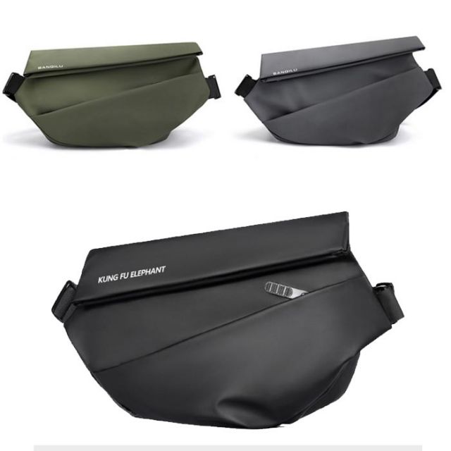 人間工学とトレンディなビジュアルを 組み合わせたボディバッグ！ ● 縦18cm×横34cm×マチ12cm。サイズが大きすぎず小さすぎず、 財布やキー、折りたたみ傘、モバイルバッテリーやタブレット等 必要なものがちょうど収まります。 ショッピング、ウォーキング、ジョギングなどに最適です。 ●ショルダーベルトの長さも調節することが出来るので その日の自分に合わして調節出来ます。 ショルダーストラップの長さは50~105cmです。 ●SBSファスナーを使用する、ファスナー周囲の縫製が 加固処理して、ストレスフリーで開け閉めしやすく、それだけで使い勝手向上です。 ●軽量で持ちやすくて、アウトドア、スポーツ、ゴルフ、釣り、ウォーキング、ジョギング、 旅行、登山、散歩、ジム、サイクリング、ハイキング、休日活動などに最適です。 ●防水素材の生地の面は柔らかく滑りやすい生地で、かなり柔らかく滑らかな手触りです。 濡れても水滴を弾く素材になっています。ストラップの金具も丈夫でしっかりしていて安心です。 雨降りの日などに使うと表面が汚れますが、軽く水かアルコールで拭くと簡単にキレイになります。 【トラブル防止のため、ご注文前に必ずお読みください】 ・お客様のお使いのモニター発色によって実際の商品と色合いが異なる場合がございます。 ・税金の変動により、金額も変動することもございます。 ・下記の商品は、衛生商品のため返品交換不可です。 下着、マスク、給水パック、サポーター、インソール等。 サイズ交換の情報があっても衛生商品のため、不可となります。 【dotori】