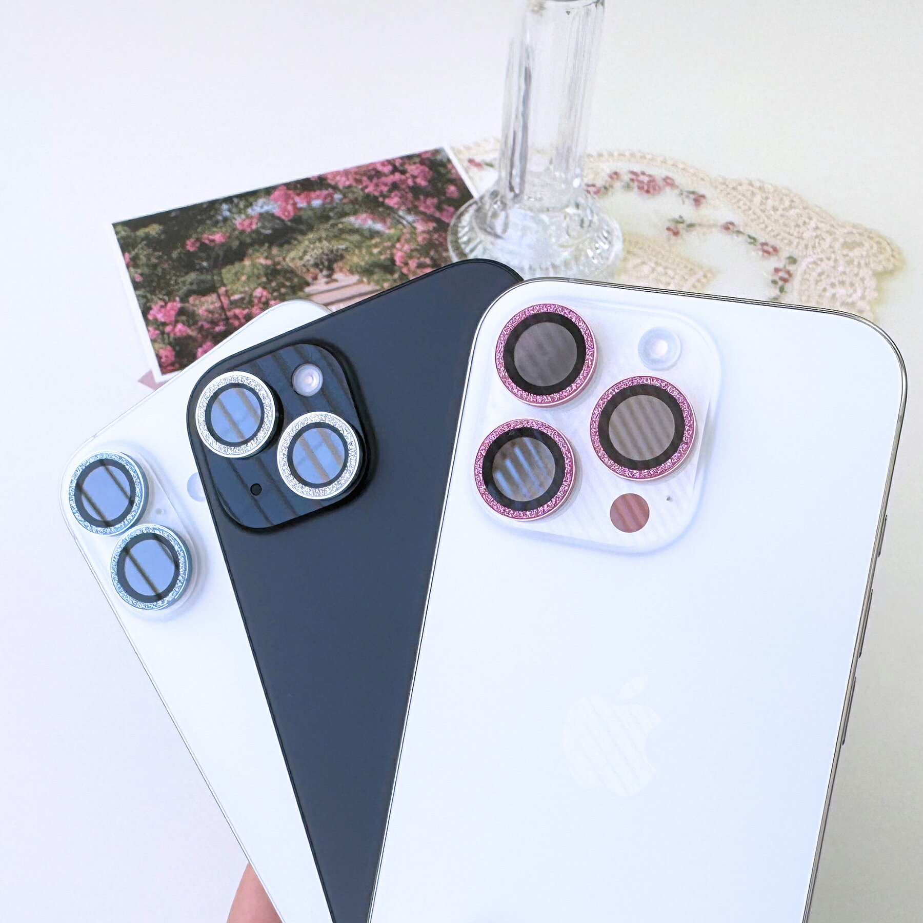 【全品5%OFFクーポン配布中！】 iPhone16 16Pro 15 14 iPhone16e カメラレンズカバー iPhone カメラカバー カメラ保護 カメラレンズフィルム キラキラ カメラシール 13 mini カメラ保護 韓国 可愛い おしゃれ ファッション かわいい 貼り付け補助プレート dottodot-10001036 DotRaon サンプル画像2