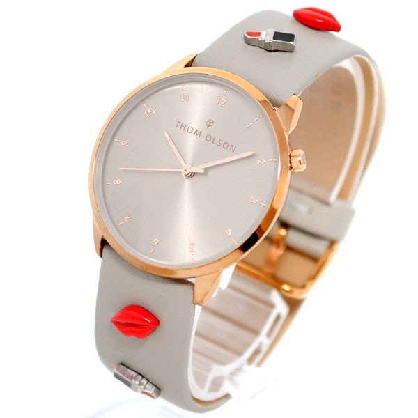 商品情報トムオルソンの腕時計は薄型スリムケースにベルトに取り外し可能なチャームがついた、アクセサリー感覚で身につけれる腕時計.プレゼントに最適です。カラーグレー(文字盤)グレー(ベルト)素材ステンレス(ケース)レザー(ベルト)仕様アナログ(...