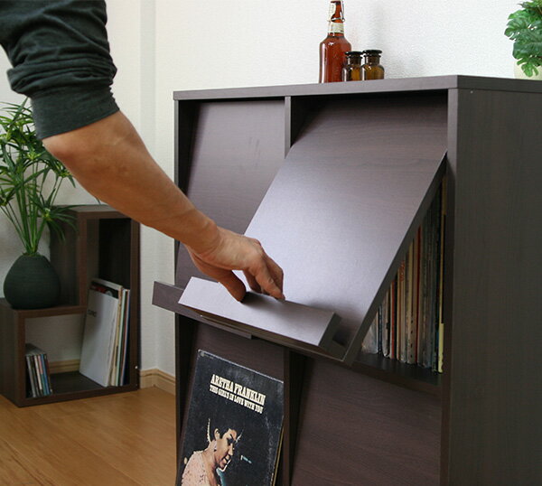 本棚につけたい フラップ扉の作り方ガイド その仕組みやdiyのコツをご紹介 暮らし の