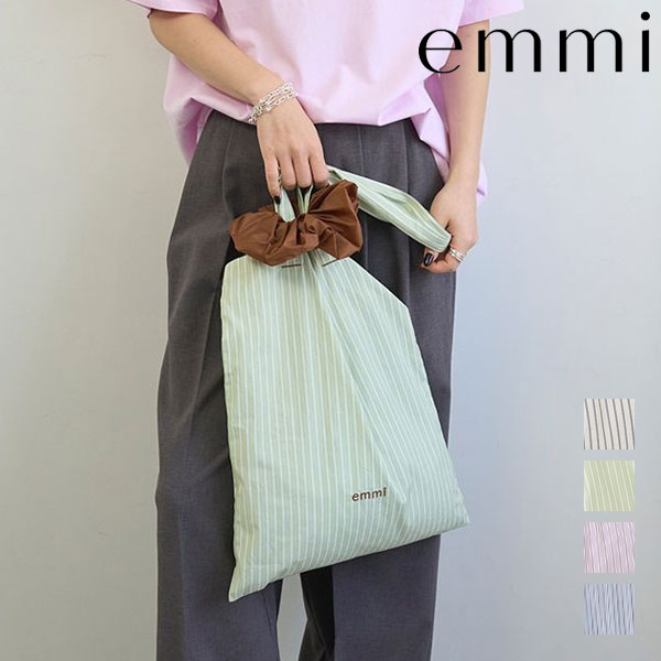 - emmi - シュシュ付きemmiロゴトートバッグ - 商品説明文 - シャツ地で縫い上げたベーシックなトートバッグは、emmi今期のテーマでもある北欧を意識したカラーリングがポイント。 軽いリップストップ入りのナイロン素材で作成したシュシュがセットになったお得感あふれるアイテムです。 バッグに入っているブランドロゴ刺繍のカラーと、シュシュのカラーがリンクしていたりと、細部にこだわりを詰めています。 商品説明 納期 即納 ブランド emmi ( エミ ) 商品名 シュシュ付きemmiロゴトートバッグ サイズ F【フリー】縦42cm 横32cm 持ち手長60cm ※メーカー表記ですが多少の誤差はご容赦ください カラー WHT【ホワイト】 MNT【ミント】 PNK【ピンク】 BLU【ブルー】 素材 綿100% 原産国 CHINA 重量 透け感 裏地 生地の厚さ 伸縮性 その他 〇商品の発送について 2点以上ご購入の場合、全ての商品が揃い次第一括でのお届けとなります。 お届け予定日の異なる商品をお買い上げの場合はご注意下さい。 お急ぎの商品がございましたら分けてご購入いただきますようお願い致します。 【会社概要ページ】を必ずご確認下さい。 ご注文は上記条件を全てご了承いただいたものとさせていただきます。 メーカー希望小売価格はメーカー商品タグに基づいて掲載しています。 通販 ダブルハート DOUBLEHEART セレクトショップ 福岡 新作 新品 正規品 emmi エミ シュシュ付きemmiロゴトートバッグ 13wgb261309 国内外からセレクトしたレディースファッションブランドを取り扱っております。 最新トレンド情報盛りだくさん！ 雑誌掲載アイテムも多数。 ブランド 人気 レディース ファッション アパレル トレンド コーデ コーディネート 大人 可愛い かわいい 女子 インスタ SNS