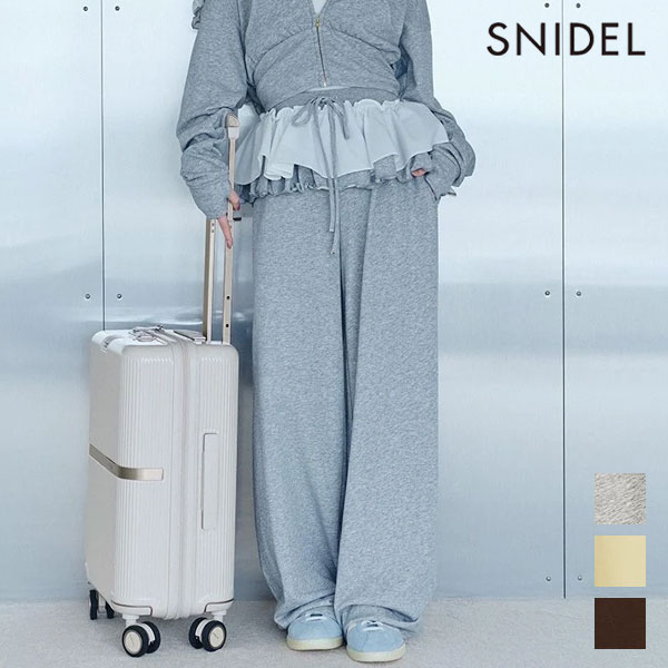 - SNIDEL - 【UV/セットアップ対応】ペプラムスウェットパンツ - 商品説明文 - 【取り外しペプラムで表情を変えるスウェットパンツ】 ・共布とシャツ地を重ねたペプラムデザインが華やかなアクセントを添えるスウェットパンツです。 ・ペプラム部分はボタンで取り外しが可能で、アレンジをお楽しみいただけます。 ・ウエストはゴム仕様でストレスフリーな穿き心地を実現し、裾のドロストデザインでシルエットの変化も楽しめます。 ・同素材のパーカー(SWCT264065)と合わせたセットアップ風スタイルで、旅行やアクティブなシーンにもおすすめです。 ・UV機能付き素材を使用、加工ではなく機能糸を採用することで、機能性が長く続くのも嬉しいポイント。 ・柔らかな素材感で快適な着心地を叶えながら、デイリーに取り入れやすい仕上がりです。 商品説明 納期 即納 ブランド SNIDEL ( スナイデル ) 商品名 【UV/セットアップ対応】ペプラムスウェットパンツ サイズ 0【S-M】ウエスト63cm ヒップ108cm 股上24cm 股下68.5cm わたり幅35cm 裾幅30cm 1【M-L】ウエスト67cm ヒップ112cm 股上24.5cm 股下71.5cm わたり幅37cm 裾幅31cm ※メーカー表記ですが多少の誤差はご容赦ください カラー GRY【グレー】 YEL【イエロー】 BRW【ブラウン】 素材 本体:綿82%、ポリエステル18%/布帛部分:ポリエステル92%、綿8%/リブ部分:綿90%、ポリウレタン10% 原産国 CHINA 重量 透け感 なし 裏地 なし 生地の厚さ やや薄手 伸縮性 ややあり その他 〇商品の発送について 2点以上ご購入の場合、全ての商品が揃い次第一括でのお届けとなります。 お届け予定日の異なる商品をお買い上げの場合はご注意下さい。 お急ぎの商品がございましたら分けてご購入いただきますようお願い致します。 【会社概要ページ】を必ずご確認下さい。 ご注文は上記条件を全てご了承いただいたものとさせていただきます。 メーカー希望小売価格はメーカー商品タグに基づいて掲載しています。 通販 ダブルハート DOUBLEHEART セレクトショップ 福岡 新作 新品 正規品 SNIDEL スナイデル 【UV/セットアップ対応】ペプラムスウェットパンツ swcp264069 国内外からセレクトしたレディースファッションブランドを取り扱っております。 最新トレンド情報盛りだくさん！ 雑誌掲載アイテムも多数。 ブランド 人気 レディース ファッション アパレル トレンド コーデ コーディネート 大人 可愛い かわいい 女子 インスタ SNS