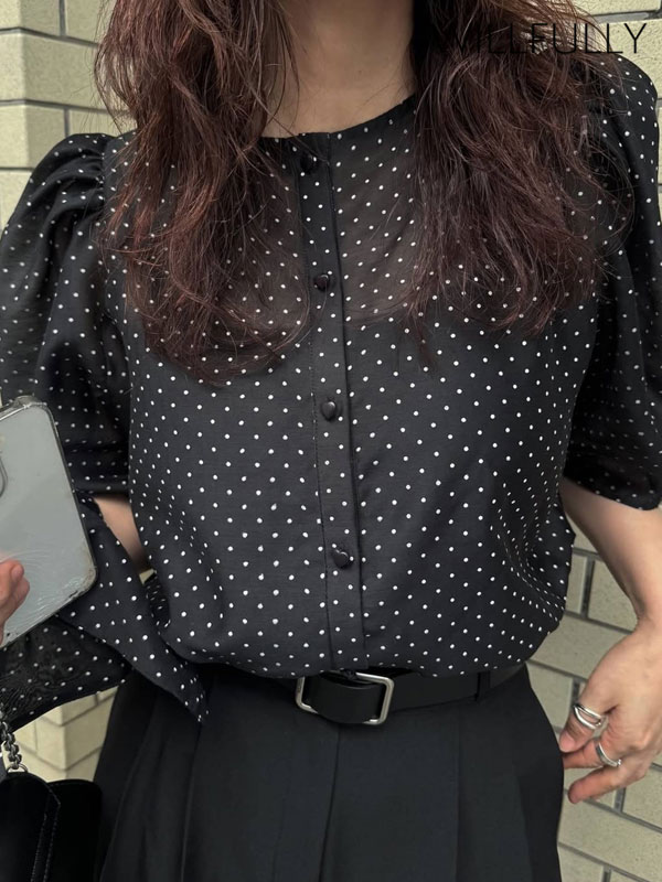 Rakuten - 【即納】 ウィルフリー WILLFULLY トップス volume sleeve dot scrunchie BL ボリュームスリーブドットシュシュブラウス 半袖 ミドル丈 2611-to-27