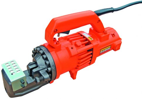 《仕様》●切断能力：SD390鉄筋 D19以下(4〜20mm)●切断速度：3秒●電源・電流：単相100V 11A(1050W)●本体寸法(LXWXH)：410X110X210mm●質量：11.4(3芯・5.0mコードを含む)●飛散防止ガード■付属品：工具セット、油圧オイル、専用樹脂ケース、標準カッターブロック(1C1311(No.2))《特長》●標準刃でSD390・D19(20mm)までの鉄筋が切断可能で耐久性に優れたモデルです。●リリースバルブ機構の搭載で鉄筋噛み込み時にも油圧の解除が可能です。●飛散防止ガードの装着で鉄筋切断片による事故を低減します。【お支払い方法について】●こちらの商品はメーカーからの直送となります。代金引換のお支払い方法はご利用になれません。●代金引換にてご注文頂いた場合はご注文をキャンセルとさせて頂く場合がございますので予めご了承下さいませ。《仕様》●切断能力：SD390鉄筋 D19以下(4〜20mm)●切断速度：3秒●電源・電流：単相100V 11A(1050W)●本体寸法(LXWXH)：410X110X210mm●質量：11.4(3芯・5.0mコードを含む)●飛散防止ガード■付属品：工具セット、油圧オイル、専用樹脂ケース、標準カッターブロック(1C1311(No.2))《特長》●標準刃でSD390・D19(20mm)までの鉄筋が切断可能で耐久性に優れたモデルです。●リリースバルブ機構の搭載で鉄筋噛み込み時にも油圧の解除が可能です。●飛散防止ガードの装着で鉄筋切断片による事故を低減します。