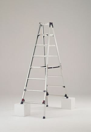 【ポイント10倍】【直送品】 PiCa (ピカ) 四脚アジャスト式専用脚立 かるノビ SCL-270A 【大型】