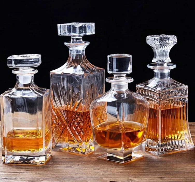 グラス デキャンタ ワインボトル ステンレス氷 フットボールの形 ワイン ウィスキー ブランデークリス..