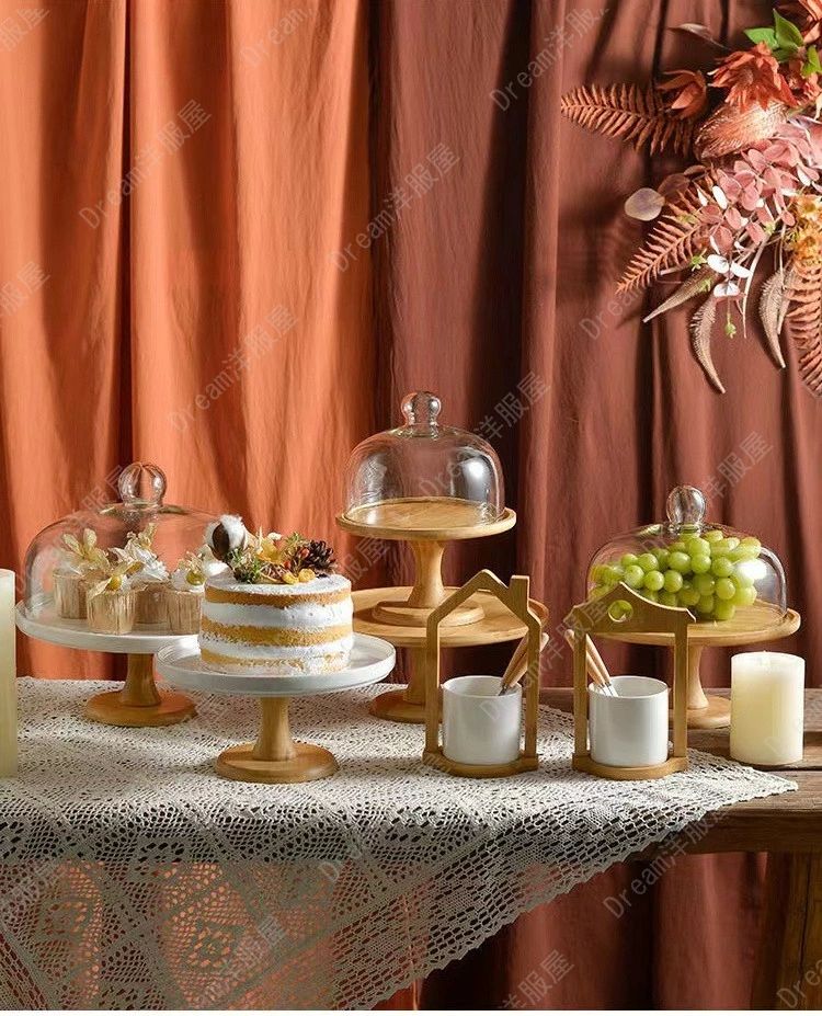 　商品説明 商品内容 ケーキスタンド カラー 写真ご参考ください サイズ 6/8/9/10/11/12インチ 素材 Atype 竹製+蓋：ガラス Btype 台座：竹製　皿：陶器蓋：ガラス 生産国 中国 送料 送料無料(沖縄県+) 商品紹介 日常のテーブルウェアとしてはもちろん、ガーデンパーティー、バーベキューのようなアウトドアシーンでもお使い頂けます。 魅せたいアイテムは、お皿よりもコンポートを使うと、より魅力的なコーディネートに 注意事項 ダルトンの商品は、製造時及び長距離輸送時において発生した塗装ムラ・塗装落ち・若干の歪み・小キズ・プラスチックの白化等がみられることがございます。 お届け商品に上記のような状態がみられた場合でも、通常のご使用に支障がない程度であれば返品・交換の対象とならない場合がございます。 以上は輸入商品の特性として予めご理解いただいた上でのご購入をお願いいたします。　商品説明 商品内容 ケーキスタンド カラー 写真ご参考ください サイズ 6/8/9/10/11/12インチ 素材 Atype 竹製+蓋：ガラス Btype 台座：竹製　皿：陶器蓋：ガラス 生産国 中国 送料 送料無料(沖縄県+) 商品紹介 日常のテーブルウェアとしてはもちろん、ガーデンパーティー、バーベキューのようなアウトドアシーンでもお使い頂けます。 魅せたいアイテムは、お皿よりもコンポートを使うと、より魅力的なコーディネートに 注意事項 ダルトンの商品は、製造時及び長距離輸送時において発生した塗装ムラ・塗装落ち・若干の歪み・小キズ・プラスチックの白化等がみられることがございます。 お届け商品に上記のような状態がみられた場合でも、通常のご使用に支障がない程度であれば返品・交換の対象とならない場合がございます。 以上は輸入商品の特性として予めご理解いただいた上でのご購入をお願いいたします。