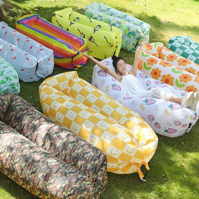 Rakuten - エアソファ 複数の色 折りたたみ アウトドア エアーソファ エアー BBQ キャンプ エアーベッド ビーチ 昼寝 簡易ソファ 浮き輪 フェス エアベッド 送料無料