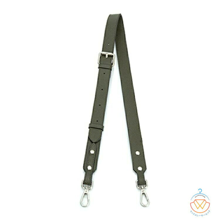 肩掛け・斜めがけ2way可能！本革の太めショルダーストラップ！【幅2.6cm】【86cm-103cm調整可能】レザーの上質さと太ベルトのラフさの両方のイメージを楽しめます。ストラップの両端にある金属製のバックルは取り付けが簡単で、とても便利です。お手持ちのバッグのショルダー紐を付け替えるだけで、新品のような新鮮な気分でお使い頂けます。幅が広いので肩にかかる負担を少なくお持ちいただけます。 サイズ F サイズについての説明 サイズ：86-103cm調整可能※サイズ計測には誤差が生じます。 素材 革 色 ブラウン（ゴールド金具） ブラウン（シルバー金具） ブラック（シルバー金具） グリーン（シルバー金具） ピンク（シルバー金具） ダークグレー（シルバー金具） オレンジ（シルバー金具） ライトピンク（シルバー金具） パープルブルー（シルバー金具） ベージュ（シルバー金具） ブルー（シルバー金具） グレー（シルバー金具） 備考 ●サイズ詳細等の測り方はスタッフ間で統一、徹底はしておりますが、実寸は商品によって若干の誤差(1cm〜3cm )がある場合がございますので、予めご了承ください。 ●製造ロットにより、細部形状の違いや、同色でも色味に多少の誤差が生じます。 ●パッケージは改良のため予告なく仕様を変更する場合があります。 ▼商品の色は、撮影時の光や、お客様のモニターの色具合などにより、実際の商品と異なる場合がございます。あらかじめ、ご了承ください。 ▼生地の特性上、やや匂いが強く感じられるものもございます。数日のご使用や陰干しなどで気になる匂いはほとんど感じられなくなります。 ▼同じ商品でも生産時期により形やサイズ、カラーに多少の誤差が生じる場合もございます。 ▼他店舗でも在庫を共有して販売をしている為、受注後欠品となる場合もございます。予め、ご了承お願い申し上げます。 ▼出荷前に全て検品を行っておりますが、万が一商品に不具合があった場合は、お問い合わせフォームまたはメールよりご連絡頂けます様お願い申し上げます。速やかに対応致しますのでご安心ください。