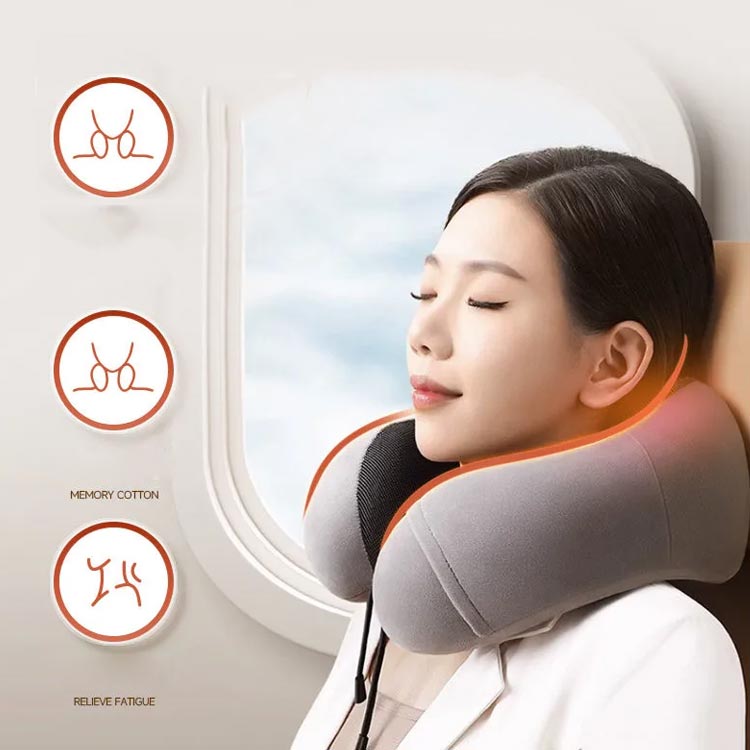 DOUX & FLEURETTEのU型首枕 収納ポケット付 頚椎保護 飛行機 低反発 ネックピロー 旅行 ネックピロー 人間工学 旅行 低反発まくら 頚椎サポート枕 オフィスワーク 旅行枕 便利グッズ 敬老の日 低反発枕 出張 車 昼寝枕 昼寝 仮眠 休憩 送料無料 首枕｜アングル3