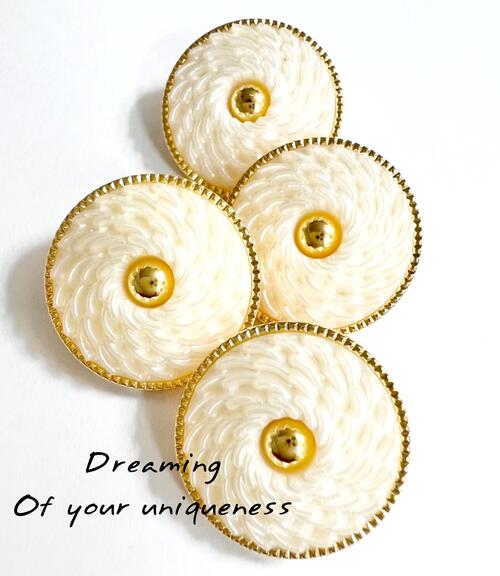 金ボタン　高級レトロボタン　アンティークボタン　a013