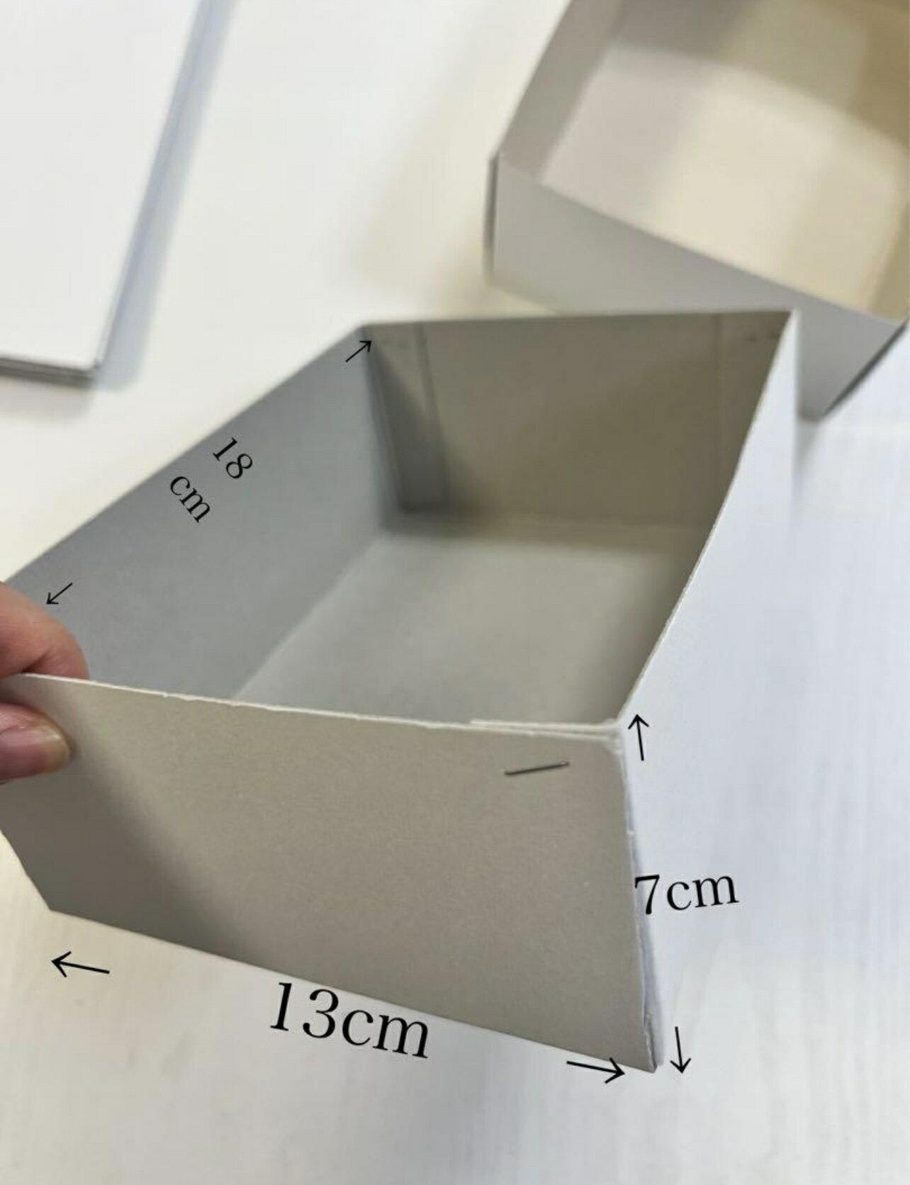 白い箱 100箱 紙箱 ギフトBOX プレゼントBOX 上カバーツルツル 防水カバー