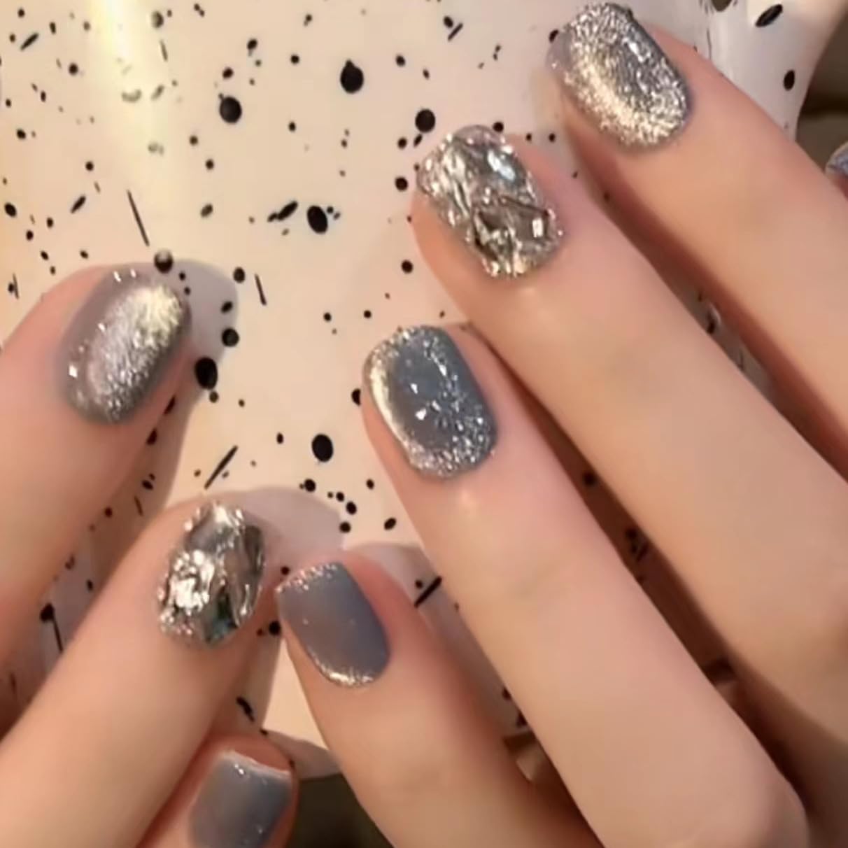 【送料無料】XUZOO ネイルチップ 付け爪 3D おしゃれ 人気 立体ネイルチップ 花嫁ネイルチップ 結婚式 つけ爪 ジェルネイルシール 可愛い 長め 短め 手用のネイルチップ ネイルツール 両面テープ付き 24枚 色：ブルーとクリスタル、サイズ：12サイズ