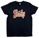 THE SHARKS・シャークス・LOGO・Tシャツ・サイコビリーTシャツ・ロックTシャツ ボディ：一般的な厚さのボディになります。 カラー：ブラック 素材：コットン100％ ご注意：実物と色等が多少異なる場合があります。 他サイト及び、店頭販売の為、売り切れる場合があります。予めご了承下さい。 【平均サイズ】(肩幅x身幅×着丈cm) 輸入品の為、下記平均サイズと差異があります。 実寸はメールにてお問合せ下さい。 S=×, M=42x50×68, L=47x54×70, XL=49x57×71 ■ロカビリー・ネオロカ・サイコビリーページ ■THE SHARKSページTシャツ、スウェット、アウター、帽子、ポスター、パッチ、アーティスト公認グッズ、ブランド正規品の通信販売