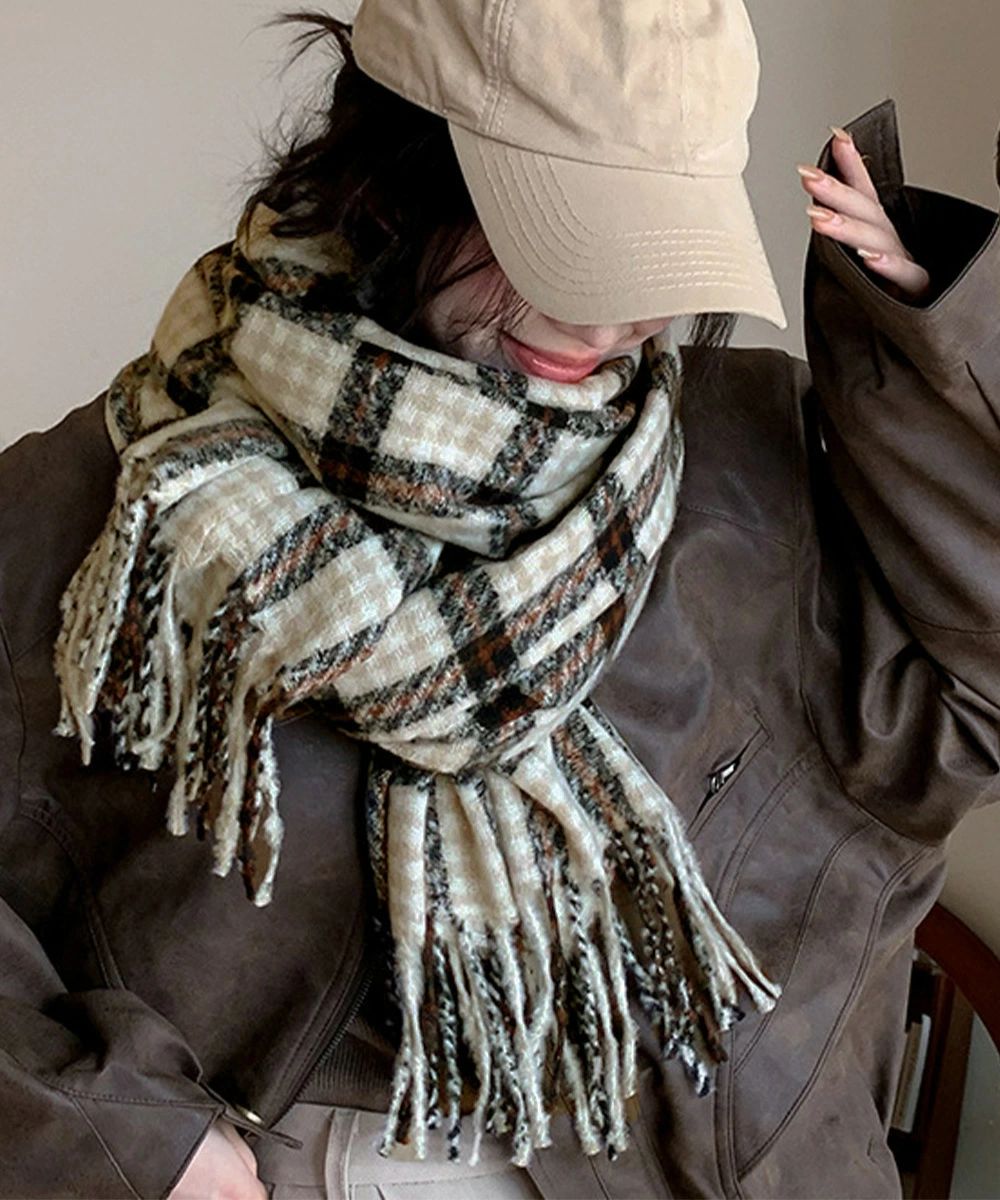 【送料無料】お出掛け おしゃれ 大人可愛い 暖かい 防寒保温 ふんわり フリンジ 両面マフラー レディー..