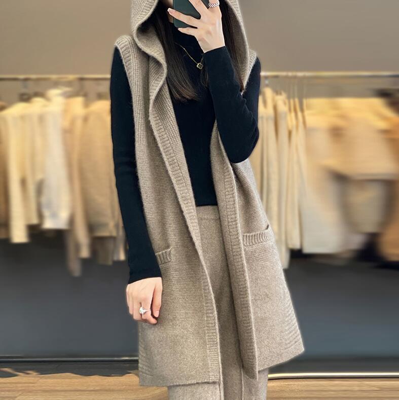 ニットベスト フード付き ニット ベスト レディース ロングニットベスト 無地 パーカーベスト ミドル丈 ベスト トップス ノースリーブ 羽織り 秋冬 大きいサイズ ゆったり 重ね着 レイヤード 着・せ 大人 シンプル カジュアル きれいめ おしゃれ モード 春 秋 冬