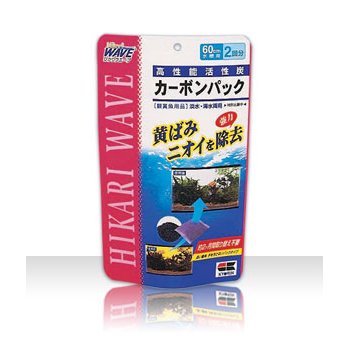 生物ろ過では分解できない水槽水の黄ばみ・ニオイを強力に除去します。 また一度とらえた汚れは二度と水槽に放出せず安心です。コケの原因となるリン酸を含まない高品質の活性炭です。 1.カーボンパックは大小さまざまの細孔が無数に空いた、特殊な活性炭です。大きな分子である黄ばみ分子や、小さな分子であるニオイ分子の両方を効率良く除去できます。 2.一般的な活性炭の1/3サイズ、吸着力は約40倍、吸着量は約10倍です。その上、約2ヶ月間という今までにない長寿命です。 [使い方] 軽くすすぎ洗いして、マットの下に入れてください。約2ヶ月間効果が持続します。 60cm水槽用（2パック入り、60L×2回分） メーカー：キョーリン 【あす楽対応_東北】【あす楽対応_関東】【あす楽対応_甲信越】【あす楽対応_北陸】【あす楽対応_東海】【あす楽対応_近畿】【あす楽対応_中国】【あす楽対応_四国】【熱帯魚】【水草】【アクアリウム】 モバイルサイトはこちら ■検索キーワード：濾過 濾過材 ろ過 ろ過材 フィルター ろ材 ネット 吸着材 活性炭 小型水槽 交換 メンテナンス キョーリン アクア用品 年中無休