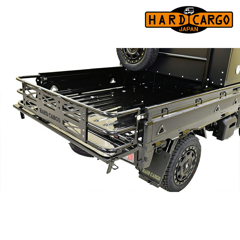 大人気商品のゲートにHARDCARGOロゴモデルが登場！ 荷台+300mmの余裕！ ワイドに使えて快適な3WAYゲート！ ［ 商品詳細 ］ ・スチール製パウダーコート仕上げ ・長尺物の積載可能 ・安心の国内製造 ・車検対応 ［ 対応車種 ］ スズキ専用キット ・スズキ キャリイ(DA16T)(DA63T) ・三菱 ミニキャップ(DS16T) ・日産 NT100クリッパー(DR16T) ・マツダ スクラム(DG16T) ※キャリアとの同時装着の際はあおりが閉まらなくなり、同時装着の場合は車検時に取り外しが必要となります。 ※バックソナー付き車両はセンサーが反応する場合がございます 納期について メーカー取寄商品の為、在庫欠品の場合もございます。メーカー在庫有の場合、2〜7営業日程で発送。欠品の場合、納期1ヵ月以上お時間かかります。 お急ぎの場合はご注文前に必ず在庫確認をお願い致します。 ※納期によるキャンセルは承れませんので、ご注文前に必ず納期確認をお願い致します。 注意事項 ご注文後、お客様適合・御注文間違いによる返品・キャンセル・商品変更はお受けできませんので予めご了承ください。 稀にメーカーより予告が無く廃盤となる場合がございます。その場合、代替品の提案または代替品を提案出来ない場合はご注文をキャンセルさせて頂く場合がございます。 適合年式に区切りが無い場合、マイナーチェンジ等により適合が異なる場合がございます。また、マイナーチェンジの前後月でも適合が異なる場合がございます。 ※適合情報は随時更新しておりますが、告知なくメーカー側にて更新される場合がございますので、必ずご注文前にメーカーホームページで最新の適合をご確認頂くか、弊社へお問い合わせください。 ※商品到着時、検品後にご注文商品とお届け商品に相違が無いことをご確認のうえ、取付をお願いします。 ※商品不良を除き返品・キャンセル・商品変更はお受けできませんのでご了承ください。 ※商品不良が発生した場合、工賃や迷惑料等、商品代以外を除く一切の金銭保証は出来かねます。 ※画像はイメージです。品番別(車種別)の画像が無い場合は代表画像を掲載しております。また、画面環境により実際の色と異なって見える場合がございます。 ※納期及び注意事項にご納得頂いた上でご注文願います。