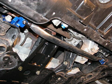 プレマシー ロアアームバー CREW 2005/02-2010/06 フロント用 KAWAI(カワイワークス) MA0440-LOF-00