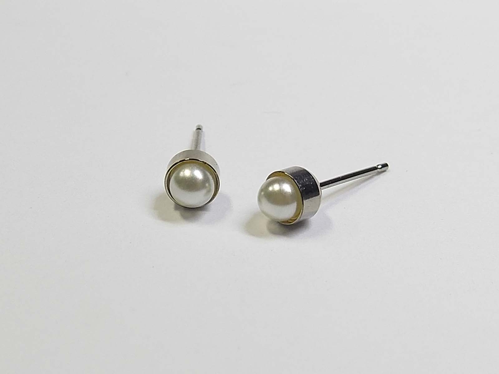 アレルギーに強いピアス 金属アレルギー対応 つけっぱなし ピアス FDAピアス 5ミリNewパール(白珠）かゆくならない 敏感肌 チタン ノンアレルギー 金属アレルギー 医療用金属 セカンドピアス チタンピアス チタン合金 プレゼント アレルギー P5 2