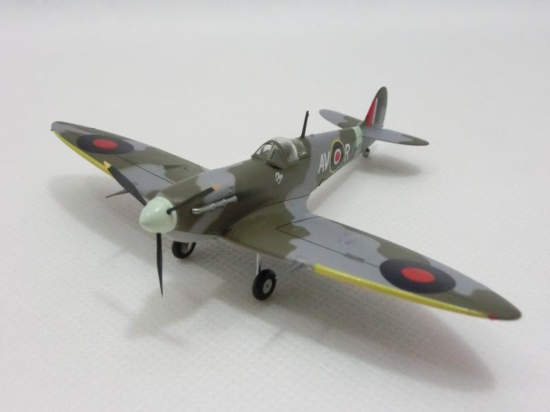 1/72 完成品 37211 スーパーマリン スピットファイア Mk.Vb 標準翼型 1942 第121イーグル飛行中隊