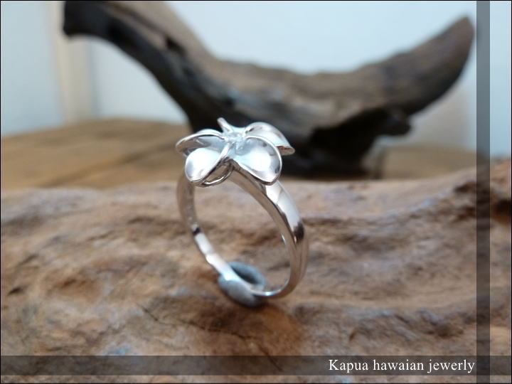 DREDLINE楽天市場店の【kapua ハワイアンジュエリー】hr-01 ワンプルメリアリング ロジウムコーティング　レディース silver925 シルバー925 シルバーアクセ ハワジュ 指輪 花 プルメリア｜アングル2