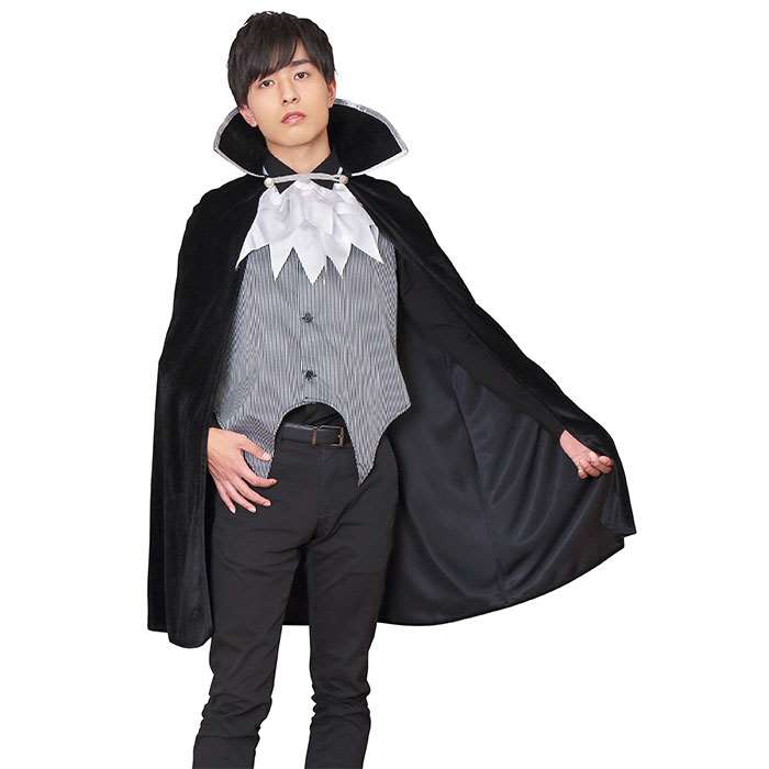 SEARCH WORD：メンズコスチューム メンズサイズ 男性サイズ コスプレ コスチューム 衣装 仮装 変装 宴会 余興 宴会芸 一発芸 出し物 ものまね なりきり 新年会 忘年会 飲み会 会 クリスマス 文化祭 学園祭 体育祭 チーム サークル 劇 演劇 発表会 オフ会 会合 結婚式 二次会 合コン コンパ パーティー イベント 誕生会 誕生日会 バースデーパーティ ホームパーティ ハロウィン ハロウィーン HALLOWEEN ハローウィン ハローウィーン おうちハロウィン 歓迎会 送別会 人気 定番 大人 大人サイズ SNS インスタ インスタ映え ライブ 中継 LIVE 配信 パレード コミケ衣装 オフ会 応援 仮装マラソン 目立つ 目立ち インパクト 話題 憧れ 注目 吸血鬼 バンパイア ヴァンパイア ドラキュラ 商品概要：モノトーンヴァンパイア。シルバーのブレードが効いたクールなマント。ベストはモノトーンカラーのピンストライプ柄が紳士風。お手持ちのシャツ・パンツと合わせて気軽にコスプレを楽しめます。商品仕様：■メーカー：クリアストーン■JANコード：4560320892748■商品名：HW モノトーンヴァンパイア コスチューム メンズサイズ 男性 ハロウィン コスプレ 衣装 仮装 変装 バンパイア 吸血鬼 マント ジレ ■型番：4560320892748■セット内容：ジャボ、ベスト、マント■素材：ポリエステル100％■洗濯表示：洗濯不可、塩素系漂白剤による漂白不可、アイロンは中温で当て布使用、ドライクリーニング不可■商品サイズ：袋入りパッケージ有(W220×H380×D70mm)■総重量：365g■対応サイズ：メンズ/身長 ～180cm、B ～102cm、W ～98cm、H ～102cm■メイン部分の長さ(着丈等)：マント100cm、ベスト70cm■開き：前ボタン■モデル身長：槙純也180cm■B(実寸)：108cm■原産国：中国■その他パーツ情報：■裏地の有無：無し■商品について注意事項：※生産時期やロット、デザインによって、多少サイズ・色・柄が異なる場合があります。摩擦や水濡れにより色移りする恐れがありますのでご注意ください。※商品画像は可能な限り実物の色に近づくよう調整しておりますが、お使いのモニター設定、お部屋の照明等により実際の商品と色味が異なって見える場合がございます。又、同じ商品の画像でも、撮影環境によって画像の色に差異が生じる場合がございます。画像はイメージです。セット内容以外は付属しません。※商品概要、仕様、サービス内容及び企業情報などは商品発表時点のものです。※最新の情報に関しましては、メーカーサイトをご覧ください。※発売前予約商品についてはメーカーの商品製造数により納期が遅れる場合やご注文キャンセルをお願いする場合がございます。