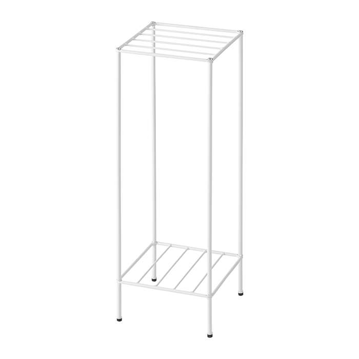 SEARCH WORD：ラック 収納 玄関 リビング キッチン コンパクト スリム 軽量商品概要：様々な空間に合わせて溶け込むラック。スチール製のすっきりとしたデザインが魅力的なスチールラック。スリムな省スペースラックなので、様々な場所で使用することができます。シンプルなので空間の雰囲気に合わせて活躍してくれます。商品仕様：■メーカー：SLOKA■JANコード：4985155242740■商品名：ラック ホワイト 正方形 22x22x65cm スチールラック コンパクト ■型番：MIP-11WH■カラー：ホワイト■サイズ（約）（cm）：W22×D22×H65■スペック：スチール(粉体塗装)■組立：組立式■付属工具：六角レンチ■組立人数：1人■組立時間：10分■静的耐荷重：設定無し■原産地：中国■ご注意事項：※ 掲載写真は表記サイズと異なる場合がございます。※ 画面上のカラーはご使用ブラウザやモニターの設定により、実物とは若干異なる場合がございます。あらかじめご了承の上、ご注文をお願いいたします。※商品は玄関渡しになります。※コーディネイトで使用している商品は本体には含まれません。※柄や配色についても掲載画像と異なる場合がございます。あらかじめご了承くださいませ。■ご注文前にご確認ください：こちらの商品は初期不良以外の交換、返品はご遠慮頂いております。また、北海道、沖縄県、離島への発送はお受けできません。ご注文前にご確認の上、予めご了承ください。※商品概要、仕様、サービス内容及び企業情報などは商品発表時点のものです。※最新の情報に関しましては、メーカーサイトをご覧ください。※発売前予約商品についてはメーカーの商品製造数により納期が遅れる場合やご注文キャンセルをお願いする場合がございます。