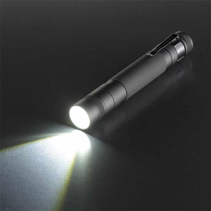 LEDズームライト 353Lm スライドフォーカス 耐水仕様IPX6 単3形×2本使用 アルミボ...