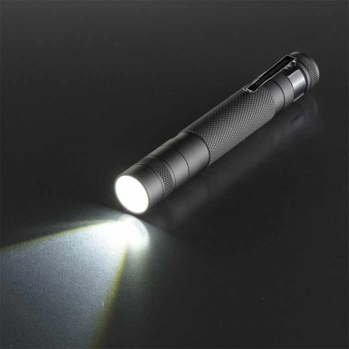 LEDズームライト 353Lm スライドフォーカス 耐水仕様IPX6 単3形×2本使用 アルミボ...