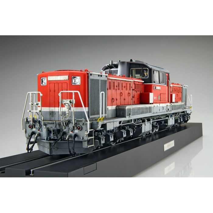 SEARCH WORD：青島文化教材社 1/45スケール 鉄道模型 ジオラマ 模型 鉄道 電車 コレクション 趣味 玩具 おもちゃ商品概要：かつて鉄路の主役であった蒸気機関車を置き換えるため、1962年より増備された幹線用ディーゼル機関車が「DD51形」です。延べ649両が製造され、北海道から九州にいたるまで旅客・ 貨物の用途を問わずに文字通り日本中を駆け抜けました。また近年では2018年の西日本豪雨に際し、愛知機関区所属機が山陰本線の迂回貨物牽引に大きく活躍しました。しかし老朽化に伴いその数を大きく減らし、遂に2021年3月のダイヤ改正をもって最後の定期運用から退きます。本商品では特徴的なキャブ脇の室外機およびヒーター部品に新規パーツをご用意、貨物A更新機と呼ばれる機関換装未施工の貨物更新車を再現いたします。愛知機関区で最後まで活躍する個体の他、鷲別機関区所属時代の耐寒形もお楽しみいただけます。● 全長約400mm、パーツ点数約1,200点● キャブ脇の室外機およびヒーター部品を新規パーツで再現● 各カバーは着脱式で完成後も内部の機関の鑑賞が可能● エッチング部品、メタルシール付き● 付属の展示台はフラットな道床の物と整備用ピット線をイメージした物の2種類をリバーシブルで再現商品仕様：■メーカー：青島文化教材社■JANコード：4905083061824■商品名：1/45 トレインミュージアムOJ、No.06 ディーゼル機関車 DD51 貨物A更新機 組立 鉄道模型 ■型番：4905083061824■ブランド：青島文化教材社■スケール：1/45■注意事項：※商品画像はイメージです。色の濃淡は現物と異なる場合がございます。商品の色、配色、デザイン、仕様などは予告なく変更となる場合がございます。ご了承下さい。※商品概要、仕様、サービス内容及び企業情報などは商品発表時点のものです。※最新の情報に関しましては、メーカーサイトをご覧ください。※発売前予約商品についてはメーカーの商品製造数により納期が遅れる場合やご注文キャンセルをお願いする場合がございます。