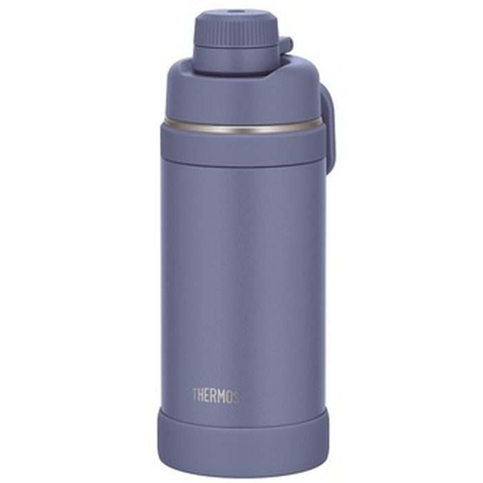 SEARCH WORD：THERMOS サーモス スポーツボトル 保冷 水筒 タンブラー マグ ボトル 飲料 ドリンク ジム 運動 通勤 通学 オフィス 会社 自宅 お出かけ レジャー アウトドア 氷 冷やす 商品概要：様々なシーンで持ち運びやすいキャリーループ付き！スポーツ時から日常生活まで様々な水分補給のシーンで活躍。 ■クイックオープン構造で素早く水分補給できる。 ■パーツも本体も食洗機対応、キャップユニットは外してすみずみまで洗える。商品仕様：■メーカー：サーモス■JANコード：4562344397087■商品名：THERMOS 真空断熱 スポーツボトル 水筒 マグ キャリーループ付き 0.75L アッシュブルー■型番：FJU-750-ASB■カラー：アッシュブルー■実容量（L）：0.75■保冷効力(6時間)：9℃以下■口径(約cm)：5.4■本体寸法／ 幅×奥行×高さ(約cm)：8.5×9.0×22.5■本体重量(約kg)：0.3■ご注意：商品画像はイメージです。画面上のカラーはご使用ブラウザやモニターの設定により、実物とは若干異なる場合がございます。あらかじめご了承の上、ご注文をお願いいたします。※商品概要、仕様、サービス内容及び企業情報などは商品発表時点のものです。※最新の情報に関しましては、メーカーサイトをご覧ください。※発売前予約商品についてはメーカーの商品製造数により納期が遅れる場合やご注文キャンセルをお願いする場合がございます。