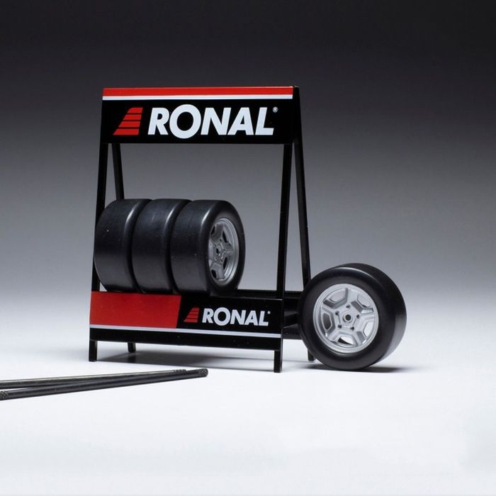 IXO 1/18 �����䥻�å� Ronal GM ����С� ����ǰ� 18SET018W