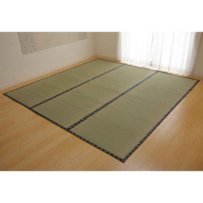 【沖縄・離島配送不可】【代引不可】い草 上敷きカーペット ござ 六一間3畳 約185×277cm 九州産い草使用 畳の日焼けや汚れ防止に 調湿 抗菌防臭 消臭 両面 コンパクト収納 糸引織 梅花 純国産 日本製 IKEHIKO 1105173