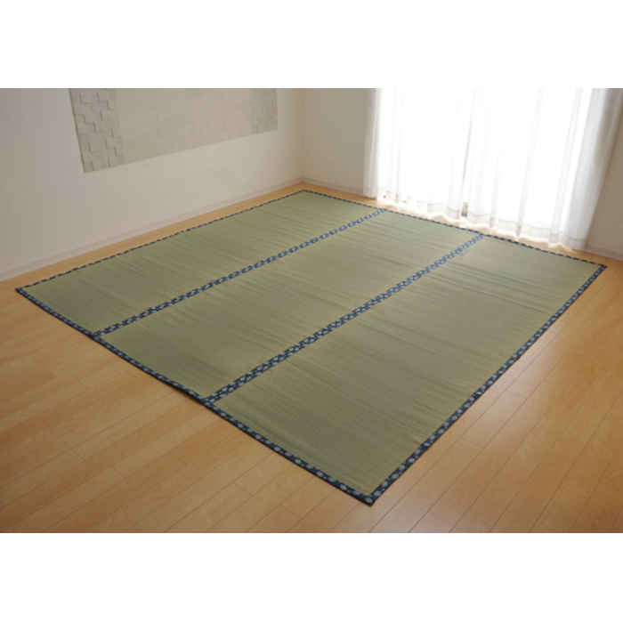 SEARCH WORD：い草 イ草 いぐさ 上敷き 天然素材 自然素材 調湿 消臭 空気浄化 抗菌 防臭 ラグ カーペット マット ラグマット 敷物 敷き物 畳 ござ 汚れ防止 日焼け防止 インテリア リビング 寝室 子供部屋 快適 リラックス リラクゼーション 癒し 新築 新居 新生活 新社会人 就職 新学期 進学 入学 引越し 引っ越し 転居 一人暮らし 準備 必需品 必要なもの プレゼント ギフト 贈り物 新築祝い 引越し祝い お部屋改造 DIY 模様替え プチリフォーム イメージチェンジ イメチェン カスタム ペット フロア 床 床材 床上 マンション アパート フローリング おしゃれ 日本製 国産 純国産 両面 リバーシブル イケヒコ商品概要：上敷きを敷くだけで畳のお部屋をリフレッシュ出来ます。日焼けしてしまった畳のリフレッシュに、新品の畳を汚さないためのカバーにご使用下さい。長さ120cm程の国産(九州産）い草を使用しています。そのうち約91cmを使用しています。ヘリ際は多少白みを帯びます。(日焼けではありません、い草の根元と先端部分の色です。）い草は長いものほど高級になります。い草は先端部分が赤茶色く、根元が白く真中が青(緑）色です。真中の良質な青の部分を多く使用するほど、丈夫で綺麗な仕上がりとなります。またイ草は使用するうちに日焼けをしますが、真中の青の部分を多く使用したものほど、全体が綺麗にムラなく日焼けし、味が出ます。国産(九州産）のい草を使用しています。国産い草は一本一本が太く、表皮が厚く繊維がキメ細かいので弾力性があり、耐久性に優れています。い草には空気の清浄化作用、湿度の調節作用があり、汚れにくいといった特徴があります。い草に青森ヒバ加工を施しています。(抗菌、防臭効果）表裏の両面が使えて経済的です。商品仕様：■メーカー：IKEHIKO■JANコード：4956642122944■商品名：い草 上敷きカーペット ござ 三六間3畳 約182×273cm 九州産い草使用 畳の日焼けや汚れ防止に 調湿 消臭 抗菌防臭 両面 コンパクト収納 双目織 ほほえみ 純国産 日本製■型番：1104243■サイズ(1)：三六間3畳■サイズ(2)：182×273cm■組成：素材:表地＝い草(九州産) ※双目織 ヘリ＝ポリプロピレン、ポリエチレン■厚み（mm）：約2mm■原産国：日本(純国産）■洗濯表示：洗えません。■画像について：商品画像はイメージです。画面上のカラーはご使用ブラウザやモニターの設定により、実物とは若干異なる場合がございます。あらかじめご了承の上、ご注文をお願いいたします。■ご注文前にご確認ください：こちらの商品は初期不良以外の交換、返品はご遠慮頂いております。また、北海道、沖縄県、離島への発送はお受けできません。ご注文前にご確認の上、予めご了承ください。■配送について：当店では環境配慮および物流効率化の観点より、簡易梱包にて発送させていただく場合がございます。 また、商品外箱を利用して発送する場合や、外装箱へ配送伝票を直接貼付する場合がございますので、あらかじめご了承ください。※商品概要、仕様、サービス内容及び企業情報などは商品発表時点のものです。※最新の情報に関しましては、メーカーサイトをご覧ください。※発売前予約商品についてはメーカーの商品製造数により納期が遅れる場合やご注文キャンセルをお願いする場合がございます。