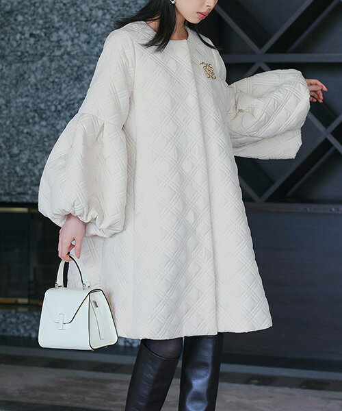 【新色入荷】レディース アウター 中綿コート キルティングコート 上着 秋 冬 長袖 通勤 ミセス 女性 服装 大人かわいい 上品 きれいめ おしゃれ 軽量 軽い 防寒 暖かい ノーカラー 体型カバー ゆったり オーバーサイズ ラグジュアリー 高級感 即日発送 プレゼント ギフト