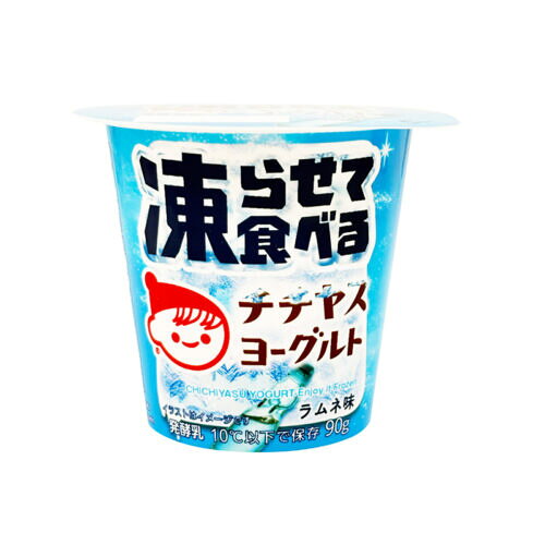 賞味期限：商品発送時、20日〜25日程度。 メーカー直入荷最新の商品をお届けいたします！ ●こちらの商品は、クール便でのお届けとなり、他の商品と同梱出来ません。 ●こちらの商品は、【代金引換】【コンビニ後払い】決済のご利用は出来ません。 ヨーグルトで新しい美味しさ体験！ 冷蔵販売、家庭で冷凍することを想定した新感覚のヨーグルト。 そのまま冷蔵でもお召し上がりいただけますが、冷凍することを前提として開発を行いました。凍らせて食べるときに一番美味しくなるよう改良を重ね「シャリのちなめらか」という今までにない食感を実現いたしました。 夏を意識した清涼感のあるラムネ味に、瀬戸内の塩を加え、塩分補給にもぴったりです。 *************************************** ▼その他ヨーグルトコーナー▼ →「元気な毎日に 高たんぱくヨーグルト」のページはこちら⇒ →「その他チチヤスヨーグルト」のページはこちら⇒ *************************************** ◆送料は地域別送料となります。（クリックで拡大）(離島は送料300円を追加させていただきます。)ご注意！↓必ずご確認下さいこちらの商品は、クール便でのお届けとなり、他の商品と同梱出来ません。★当店から出荷時、賞味期限20日〜25日程度の商品です。 到着ご指定日の前日に出荷をさせて頂き、賞味期限が1日でも長い商品をお送り致しますが、 ご不在時はお早めに再配依頼をお願い致します。 (宅配BOX不可・サンクスメール後のキャンセル不可） 要冷蔵の商品です。冷蔵庫もしくは保冷剤を入れたBOXなどで保管して下さい。 月曜日の到着指定を頂いた場合、土日が休業日の為、金曜日の出荷となり賞味期限が到着までに2日程短くなってしまいます。 到着ご指定日を頂く場合は、出荷日が月曜日〜金曜日になるよう下記の配達日数を目安にして下さい。 本州・四国・九州は翌日到着可能です。（但し、東北は2日かかる場合があります。） ※北海道は、2日〜3日。 ※沖縄・離島は地域によりますのでお手数ですがお問合せ下さいませ
