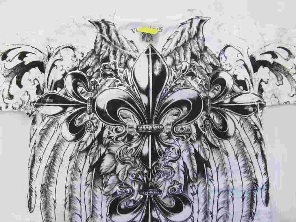 Z16)VICTORIOUSゆりの紋章柄Tシャツ　白☆US購入