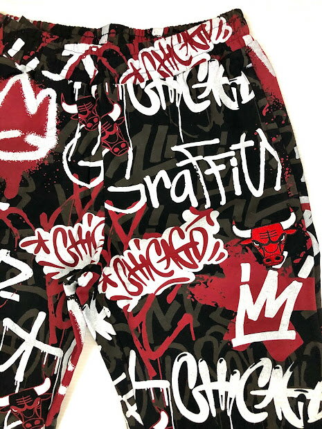 FISLL Chicago Bulls 総柄スウェットジョガーパンツ/シカゴ・ブルズ/M/L/XL/2XL/3XL/USサイズ/大きいサイズ/BI17/★US購入B系HIPHOPカジュアルストリートセレブ【送料無料】