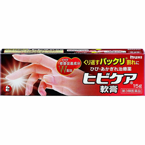 ■ヒビケア軟膏a 15g【池田模範堂】 ●くり返しパックリ割れて治りにくかったひび・あかぎれ…どうして？ 　それは，お肌の細胞がひび・あかぎれを自分自身の力で十分修復しきれない…それほどまでに弱っているからです。 　寒さや水仕事により手指などの血行が悪くなると，栄養が肌細胞までとどきにくくなります。このような状態が長引くと，肌細胞はすっかり元気を失い，本来持つ「ひびを修復する力」が十分に発揮できなくなるのです。 ●肌細胞の修復力が弱っている。だから「ひび修復促進成分」W配合！ 　くり返すひび・あかぎれをしっかり治すためには，弱った肌細胞の修復力を回復させることが最も重要です。ヒビケア軟膏aは，割れた皮ふ組織に直接はたらき修復を助けるアラントインと，肌細胞に元気を与え修復を助けるパンテノールをW配合。2つの「ひび修復促進成分」が肌に集中的にはたらくので，くり返し「パックリ」割れて治りにくかったひび・あかぎれもしっかり治療します。 　さらに，血行促進成分，保湿成分，かゆみをおさえる成分がバランスよく配合されていますので，ひび・あかぎれに伴うかさかさ，かゆみなどの症状をやわらげ，手指などの患部全体を正常な肌状態に近づけていきます。 内容量 15g 効能・効果 ひび，あかぎれ，しもやけ 使用上の注意 ●相談すること 1．次の人は使用前に医師，薬剤師又は登録販売者に相談してください 　（1）薬などによりアレルギー症状（発疹・発赤，かゆみ，かぶれ等）を起こしたことがある人。 　（2）湿潤やただれのひどい人。 2．使用後，次の症状があらわれた場合は副作用の可能性がありますので，直ちに使用を中止し，この説明文書をもって医師，薬剤師又は登録販売者に相談してください ［関係部位：症状］ 皮ふ：発疹・発赤，かゆみ，はれ 成分・分量 100g中 アラントイン・・・0.2g パンテノール・・・1g トコフェロール酢酸エステル・・・0.2g グリセリン・・・40g ジフェンヒドラミン・・・0.5g 添加物として、ステアリルアルコール，ステアリン酸，トリイソオクタン酸グリセリン，ベヘニルアルコール，ベヘン酸，グリセリン脂肪酸エステル，ポリオキシエチレンセチルエーテル，ステアリン酸ソルビタン，クエン酸を含有する。 用法・用量 1日数回，適量を患部に塗布してください。 ＜用法関連注意＞ （1）小児に使用させる場合には，保護者の指導監督のもとに使用させてください。なお，本剤の使用開始目安年齢は生後1カ月以上です。 （2）目に入らないように注意してください。万一目に入った場合には，すぐに水又はぬるま湯で洗ってください。なお，症状が重い場合（充血や痛みが持続したり，涙が止まらない場合等）には，眼科医の診療を受けてください。 （3）本剤は外用にのみ使用し，内服しないでください。 保管及び取扱い上の注意 （1）直射日光の当たらない湿気の少ない涼しい所に密栓して保管してください。 （2）小児の手のとどかない所に保管してください。 （3）他の容器に入れかえないでください。（誤用の原因になったり品質が変わります。） （4）使用期限（ケース及びチューブに西暦年と月を記載）をすぎた製品は使用しないでください。使用期限内であっても，品質保持の点から開封後はなるべく早く使用してください。 （5）使いやすいラミネートチューブです。破れにくい特長がありますが，強く押すと中身が飛び出す場合があります。チューブ尻から順次軽く押し出すようにして使用してください。 使用期限 使用期限まで180日以上あるものをお送りします。 製造販売元 株式会社池田模範堂 富山県中新川郡上市町神田16番地 【お客様相談窓口】 電話：076-472-0911 受付時間：月〜金（祝日を除く）9：00〜17：00 広告文責 多賀城ファーマシー株式会社 薬剤師：根本一郎 TEL：022-362-1675 原産国 日本 リスク区分 第3類医薬品 ※パッケージデザイン・内容量等は予告なく変更されることがあります。 ■この商品は医薬品です。用法・用量を守り、正しくご使用下さい。 医薬品販売に関する記載事項（必須記載事項）はこちら