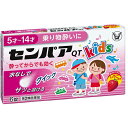 ■センパアQT〈ジュニア〉 6錠【大正製薬】 ◆センパアQT〈ジュニア〉は，水なしでかまずにすばやく溶けるタイプのお子さま用の乗物酔い止め薬です。 ◆乗物酔いによるめまい・吐き気・頭痛の症状を予防・緩和します。 ◆気分が悪くなってからでもすぐに服用すれば，めまい・吐き気・頭痛をしずめます。 内容量 6錠 効能・効果 乗物酔いによるめまい・吐き気・頭痛の予防及び緩和 用法・用量 次の量を口中で溶かして服用してください。乗物酔いの予防には乗車船30分前に1回量を服用します。なお，必要に応じて追加服用する場合には，1回量を4時間以上の間隔をおき服用してください。 ［年令：1回量：服用回数］ 11〜14才：2錠：1日2回まで 5〜10才：1錠：1日2回まで 5才未満：服用しないこと 使用上の注意 本剤は小児用ですが，乗物酔い薬として定められた一般的な注意事項を記載しています。 ●してはいけないこと （守らないと現在の症状が悪化したり，副作用・事故が起こりやすくなります） 1．本剤を服用している間は，次のいずれの医薬品も使用しないでください 　他の乗物酔い薬，かぜ薬，解熱鎮痛薬，鎮静薬，鎮咳去痰薬，胃腸鎮痛鎮痙薬，抗ヒスタミン剤を含有する内服薬等（鼻炎用内服薬，アレルギー用薬等） 2．服用後，乗物又は機械類の運転操作をしないでください 　（眠気や目のかすみ，異常なまぶしさ等の症状があらわれることがあります） ●相談すること 1．次の人は服用前に医師，薬剤師又は登録販売者に相談してください 　（1）医師の治療を受けている人。 　（2）妊婦又は妊娠していると思われる人。 　（3）高齢者。 　（4）薬などによりアレルギー症状を起こしたことがある人。 　（5）次の症状のある人。 　　排尿困難 　（6）次の診断を受けた人。 　　緑内障，心臓病 2．服用後，次の症状があらわれた場合は副作用の可能性があるので，直ちに服用を中止し，この説明書を持って医師，薬剤師又は登録販売者に相談してください ［関係部位：症状］ 皮膚：発疹・発赤，かゆみ 精神神経系：頭痛 泌尿器：排尿困難 その他：顔のほてり，異常なまぶしさ まれに下記の重篤な症状が起こることがあります。その場合は直ちに医師の診療を受けてください。 ［症状の名称：症状］ 再生不良性貧血：青あざ，鼻血，歯ぐきの出血，発熱，皮膚や粘膜が青白くみえる，疲労感，動悸，息切れ，気分が悪くなりくらっとする，血尿等があらわれる。 無顆粒球症：突然の高熱，さむけ，のどの痛み等があらわれる。 3．服用後，次の症状があらわれることがあるので，このような症状の持続又は増強が見られた場合には，服用を中止し，この説明書を持って医師，薬剤師又は登録販売者に相談してください 　口のかわき，便秘，眠気，目のかすみ 成分・分量 2錠中 d-クロルフェニラミンマレイン酸塩・・・1.32mg スコポラミン臭化水素酸塩水和物・・・0.16mg 添加物として、ゼラチン，D-マンニトール，アスパルテーム(L-フェニルアラニン化合物)，香料，プロピレングリコール，トコフェロールを含有する。 保管及び取扱い上の注意 （1）直射日光の当たらない湿気の少ない涼しい所に保管してください。 （2）小児の手の届かない所に保管してください。 （3）他の容器に入れ替えないでください。（誤用の原因になったり品質が変わることがあります） （4）使用期限を過ぎた製品は服用しないでください。 使用期限 使用期限まで180日以上あるものをお送りします。 製造販売元 大正製薬株式会社 東京都豊島区高田3丁目24番1号 お客様119番室 電話：03-3985-1800 受付時間：8：30〜21：00（土，日，祝日を除く） 広告文責 多賀城ファーマシー株式会社 薬剤師：根本一郎 TEL：022-362-1675 原産国 日本 リスク区分 第2類医薬品 ※パッケージデザイン・内容量等は予告なく変更されることがあります。 ■この商品は医薬品です。用法・用量を守り、正しくご使用下さい。 医薬品販売に関する記載事項（必須記載事項）はこちら