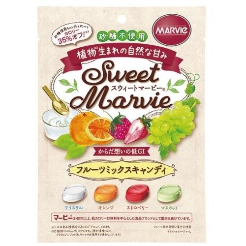 ■スウィートマービー フルーツミックスキャンディ【HABA研究所】 ●「甘味」と「うまみ」の両方を楽しめるキャンディです。 ●植物生まれの甘味料「マービー」の自然な甘さをいっそう引き出すように工夫しました。 ●砂糖不使用 カロリー36％オフ(日本食品標準成分表2010「ドロップ」と比較) ●からだ思いの低GI ●香料使用 内容量 49g 原材料 【クリスタル】還元麦芽糖水飴（国内製造）、コンブエキス／香料 【オレンジ】還元麦芽糖水飴（国内製造）、コンブエキス／香料、着色料（カロテノイド、紅麹） 【ストロベリー】還元麦芽糖水飴（国内製造）、コンブエキス／香料、着色料（紅麹） 【マスカット】還元麦芽糖水飴（国内製造）、コンブエキス／香料、着色料（フラボノイド、クチナシ） 栄養成分表示 1粒（2.6g）当たり エネルギー7kcal、たんぱく質0g、脂質0g、炭水化物2.6g、—糖類0g、食塩相当量0g 原産国 日本 広告文責 多賀城ファーマシー株式会社 TEL：022-362-1675 製造元 株式会社ハーバー研究所お客さま窓口 電話番号：0120−26−7808 受付時間：9：00～17：30（土・日・祝日休み） 区分 食品 ※パッケージデザイン・内容量等は予告なく変更されることがあります。