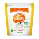 ※パッケージデザイン等は予告なく変更されることがあります ・簡単使用で手間がいらないとろみ調整食品 ● サッと適度なとろみがつけられます。 溶けやすく、ダマになりにくい粉末タイプのとろみ調整食品です。 食べ物や飲み物に加えて混ぜるだけ、 加熱や冷却の手間はかかりません。 高齢の方にとって、のどに詰まりやすい水分も、 本品でゼリー状にすればすんなりお召し上がりいただけます。 ● 冷たいものから温かいものまでOK！「とろみ名人」は温度に左右されることなく、適度なとろみがつけられます。 また、少量ですばやくとろみがつくのもポイントです。 ● 色・味・香りを変えません！ お食事に加えても、見た目や味を損なうことはありません。食事本来の楽しみをサポート。 ● 栄養成分表示　（100gあたり） エネルギー たんぱく質 脂質 糖質 食物繊維 ナトリウム リン カリウム 316kcal 0.6g 0g 66.1g 24.5g 348mg 57.1mg 1220mg 内容 500g 成分 デキストリン、増粘多糖類 使用方法 食べ物・飲み物に、少しずつかき混ぜながら加えてください。 加えたら30秒ほどすばやくかき混ぜてください。 ※通常、加えてから1〜2分でとろみがつき始めますが、 加える食品の種類や温度によって若干時間がかかることがあります。 ミキサー食にもどうぞ適量の「とろみ名人」を一緒にミキサーに入れてください。なめらかに仕上がります。 賞味期限 パッケージ裏面下部に記載 使用上の注意 開封後はきちんと密封して保存し、なるべく早めにご利用ください。 一度に多量に加えると、溶けにくい場合があります。 粉末をそのまま食べないでください。 とろみの状態を確認してからお召し上がりください。 本品を使用することで確実に誤嚥を防げるものではありません。 保存方法 直射日光、高温多湿をさけ、小児のてのとどかない所に保管してください。 メーカー名 商品区分 日用品 広告文責 有限会社　永井(090-8657-5539,072-960-1414)　