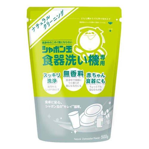 ◆商品説明◆●油汚れをスッキリ落とします。●香料を使用していないので、洗浄中のニオイや食器へのニオイ移りを気にせずにご使用いただけます。●食器の消臭効果があります。●成分は、水軟化剤(グルコン酸塩)、漂白剤(過炭酸ナトリウム)、アルカリ剤(ケイ酸塩)です。●アルカリ剤(ケイ酸塩)とは、食洗器の詰まりや食器のくもり、白いカスの付着を防ぐ成分のことです。「食器洗い専用」では、天然の珪砂と塩を原料にした結晶性層状ケイ酸塩を使用しております。この結晶性層状ケイ酸塩は、洗浄時に数ミクロンまで微細化しておりますので最後は水に溶けます。なお、これは珪砂と塩が主成分であり、有機物ではありません。よって微生物の生分解はなく、自然に広く存在する形で水に溶け込んでいきます。●水軟化剤(グルコン酸塩)とは、ガラスなどの食器のくもりを防ぐ成分のことです。水道水中にあるミネラル分(金属イオン)を除去します。グルコン酸塩は、トウモロコシのでんぷんを原料としており、食品添加物としても使用されています。生分解性がよい物質です。【使用方法】★使用前の確認・ご使用の食器洗い乾燥機の取扱説明書をよく読んでご使用ください。・グラタン皿や鍋の焦げつき、茶碗蒸しのこびりつき、口紅などの頑固な汚れは、あらかじめ落としてから洗浄してください。・残菜フィルターの残菜は、使用のつど取り除いてください。・使用前は、よく振ってからお使いください。★使えない食器うるし塗りや白木の食器、クリスタルガラス製の食器、アルミ製の食器・調理器具、金・銀食器や上絵付きの食器、ステンレス以外の金属製の容器、その他、お手持ちの機械の取扱説明書にて禁止されているもの★使用量の目安使用量の目安：水1リットルに対して2g使用量：4〜5人用(通常汚れ)4.5g／6〜8人用(通常汚れ)9g※汚れ具合や機械の容量によって、使用量を調整してください。目安として、料理用の計量スプーン(小さじ)すりきり一杯が5gとなります。【成分】水軟化剤(グルコン酸塩)、漂白剤(過炭酸ナトリウム)、アルカリ剤(ケイ酸塩)【注意事項】★使用上の注意・子どもや認知症の方などの誤飲を防ぐため置き場所に注意する。・本品を用途以外に使わない。・水が入らないように注意する。・酵素が発生するので、本品や本品を溶かした液をペットボトルやガラス容器等に密閉して保管しない。・高温多湿・直射日光のあたる場所を避けて保管する。・使用後は、必ずチャックを閉め湿気の少ない涼しい場所に保管する。★応急処置・目に入った場合はこすらずによく洗い流す。・飲み込んだ時は、吐き出さず、すぐに口をすすぎ、水や牛乳を飲む等の処置をする。・粉が皮膚についた時は、すぐに水で十分洗い流す。・いずれの場合も、異常が残る場合は専門医に相談する。 規格詳細 日用品 発売元 シャボン玉石けん 原産国 日本 広告文責 (株)せいき　薬剤師　大黒　貴和　0721-50-0232 ★★★ご注意★★★製造・取扱中止の場合はキャンセル処理をさせて頂く場合がございます。パッケージデザイン等は予告なく変更されることがあります。予めご了承下さい。ご注文確定後、3〜5日営業日以内に発送。期限がある商品は1年以上あるものを発送します。