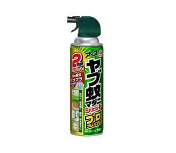 約2週間ヤブ蚊の発生を予防。 庭、畑、山作業前に作業スペース周りの地面、茂みにスプレーするだけ。 ヤブ蚊、マダニを駆除して2週間いなくなる(※1) ＋　蚊幼虫（ボウフラ）駆除効果 ※1 蚊成虫、マダニに対する効果。使用環境により異なります。 植物にかかっても安心な無香料・水性タイプ ※2 食用植物には使用しないでください。 ※3 変色の恐れがあるので、花弁にかからないように注意してください。 対象害虫：蚊成虫、蚊幼虫（ボウフラ）、マダニ 有効成分：エトフェンプロックス6.8g 成分：精製水、1号灯油、LPG、他1成分 効果持続期間：2週間（蚊成虫、マダニに対する効果。使用環境により異なります）●メーカー：アース製薬　〒101-0048　東京都千代田区神田司町二丁目12番地1　03-5207-7451●区分：医薬部外品●原産国：日本●広告文責：(株)キリン堂　078-413-3314　薬剤師：太田涼子